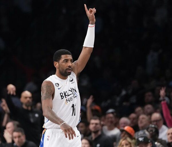 Irving suma 32 puntos; Nets vencen a Knicks por 9na vez