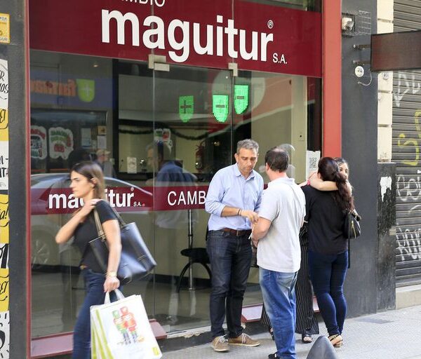 Dólar turista hoy: a cuánto cotiza el dólar Qatar el 26 de enero