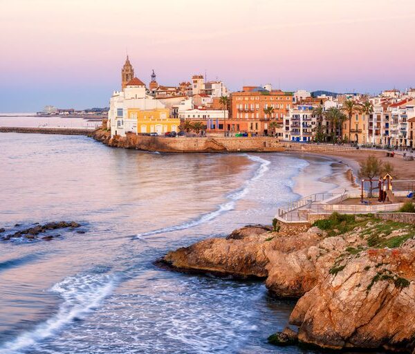 Ni Madrid ni Barcelona: las mejores ciudades de España para invertir en un alquiler temporario