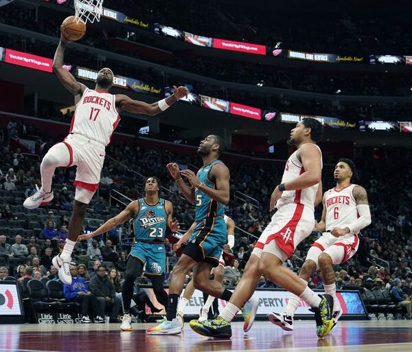 Rockets ganan a Pistons duelo entre los peores de la NBA