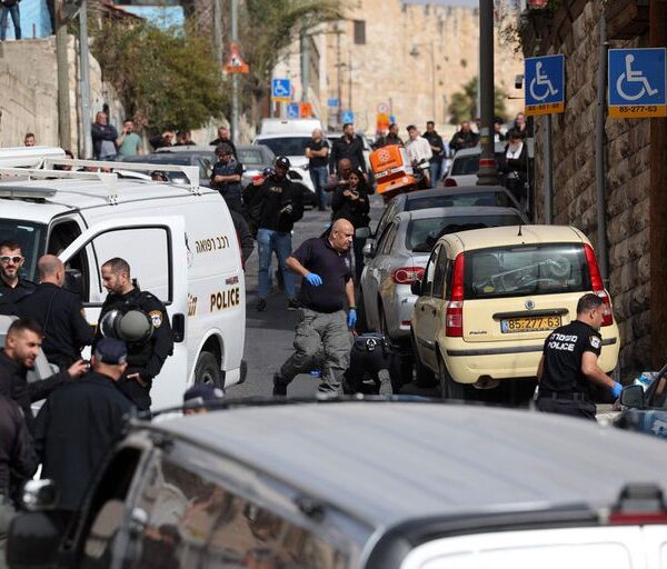 Tras el ataque terrorista: un adolescente de 13 años hirió de bala a un padre y a su hijo en Jerusalén