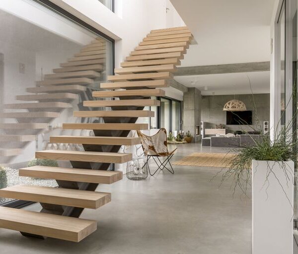 Escaleras: diseño, funcionalidad y cómo acertar al planificarlas en el armado de una casa