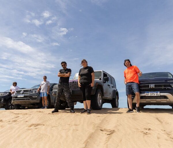 “No quiero quedarme atascado”, en Villa Gesell y Pinamar, los turistas toman clases para controlar sus camionetas todoterreno