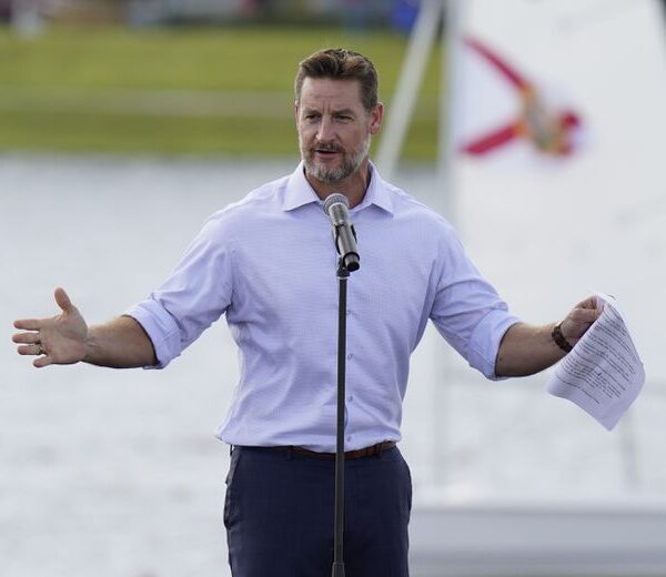 Florida: Congresista Steube sale de hospital tras accidente