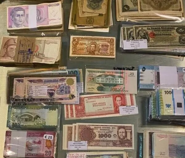 Un coleccionista intentó ingresar al país billetes de la Alemania nazi y objetos valuados en US$120.000