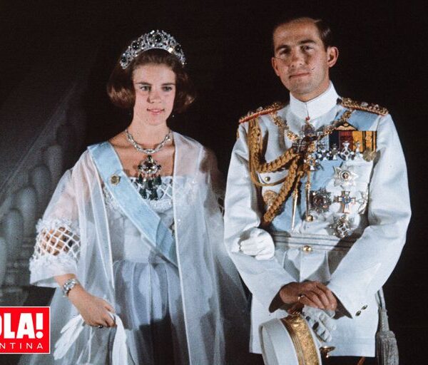 Constantino II de Grecia. La historia del último rey de los helenos que se enamoró de su prima y las fotos de su fabulosa boda.
