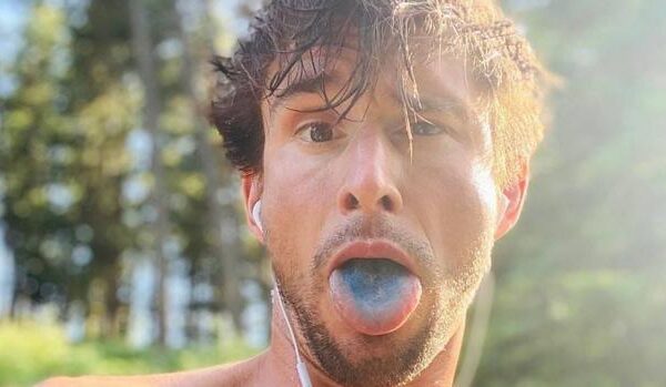 Por qué algunos influencers tienen la lengua azul