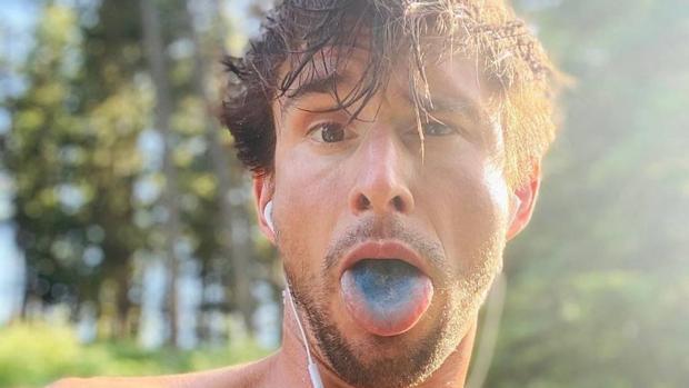 Por qué algunos influencers tienen la lengua azul