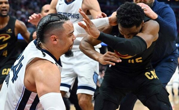 ¡Vergonzoso! Así fue la agresión en los testículos de Dillon Brooks a Donovan Mitchell