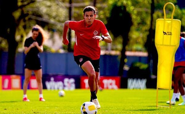 ¡La selección femenina de Canadá se ve forzada a jugar!