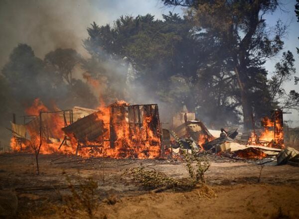 Los incendios que arrasan Chile dejan ya 12 muertos