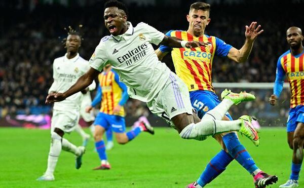 Kempes justifica la agresión a Vinicius y enfada al madridismo