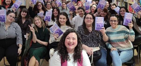 Teresa López Cerdán: “Hace falta novela romántica para que nos llene el corazón, pero sabiendo que el amor no lo es todo”