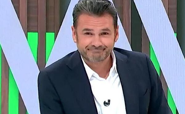 Iñaki López regresa a ‘Más vale tarde’ tras varias semanas de baja: “El médico me deja hacer una visita”