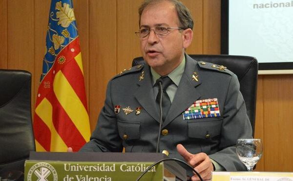 Detienen a un empresario valenciano por pagar mordidas a un general de la Guardia Civil