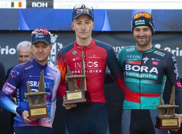 El británico Ben Turner, del Ineos, gana al esprint la Vuelta a Murcia