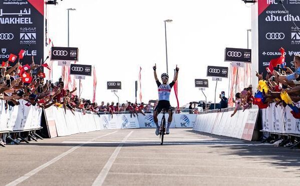 Adam Yates gana en el ascenso de Jebel Hafet y Evenepoel la general del UAE Tour