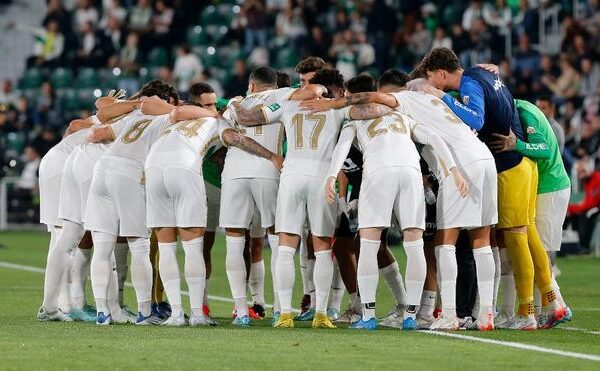 El Elche busca un poco de esperanza ante un Villarreal herido