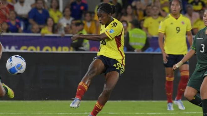 Linda Caicedo deshoja la margarita