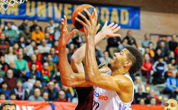 El Madrid se presentará en la Copa como líder tras ganar en Murcia