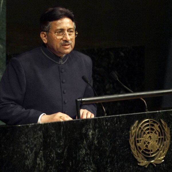 Muere Musharraf, que gobernó Pakistán en guerras tras 11S