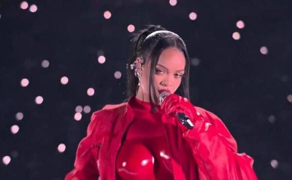 Rihanna conquista la Super Bowl con trece minutos de pop electrizante