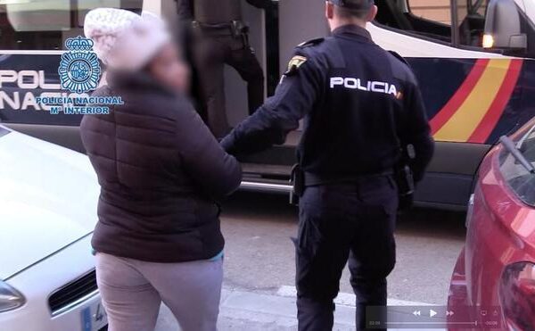 Raptan al bebé de una menor prostituida para seguir explotándola sexualmente en Castelló