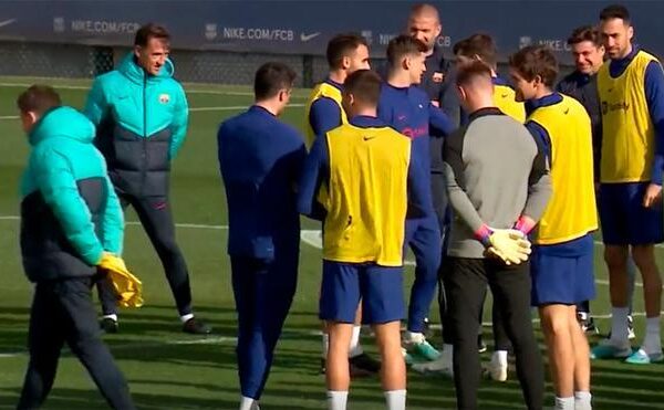 Araujo entrena aparte en la última sesión antes de viajar a Almería