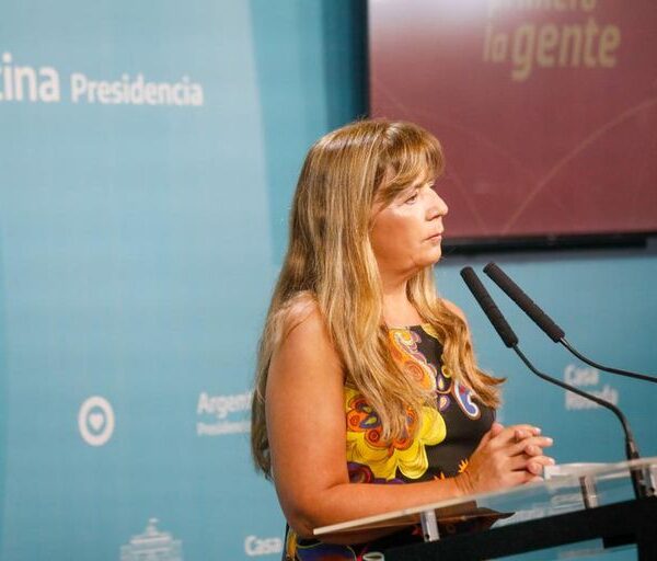 Tras el pedido de una mesa nacional, el Gobierno defendió las PASO y volvió a descartar una reforma de la Corte por decreto