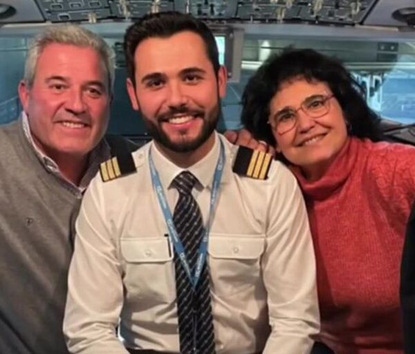 El emotivo mensaje de un piloto en pleno vuelo que hizo llorar a los pasajeros: “No fue fácil”