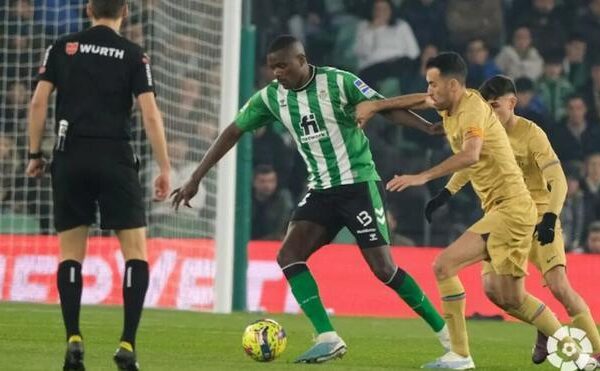 Dos partidos de sanción a William Carvalho por su expulsión ante el Barça