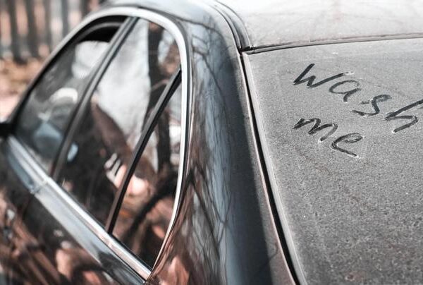 La multa que puedes recibir si no lavas tu coche según la DGT