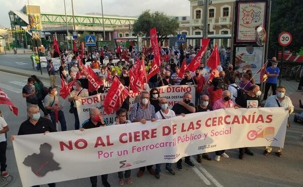 El ‘fevemocho’ murciano: el PP exige la gratuidad de los transportes donde se suprimieron los Cercanías