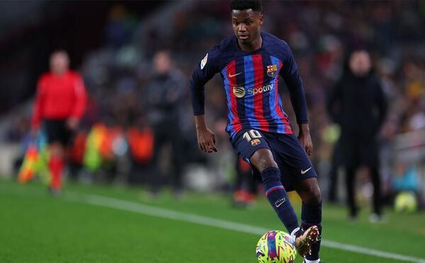 Mendes pospone el futuro de Ansu en el Barça hasta finales de temporada