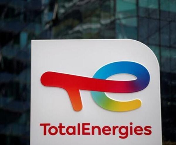 La primera petrolera que limita el precio de la gasolina y el diésel en 2023 por sus beneficios en 2022