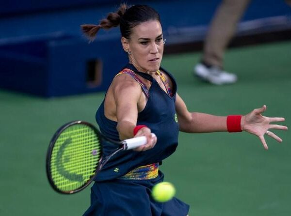 La española Nuria Párrizas vence en tres sets a la croata Ana Konjuh