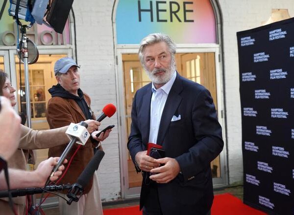 Alec Baldwin se declara no culpable de las acusaciones de homicidio involuntario