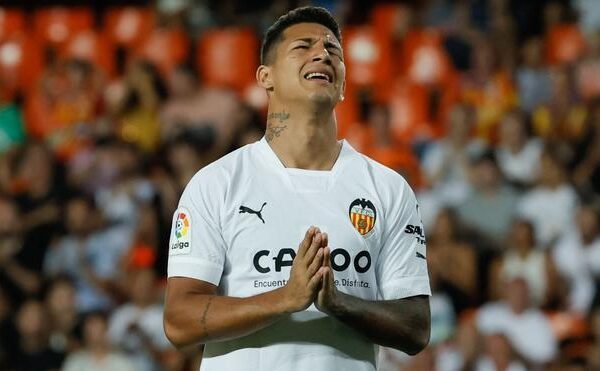 El Valencia iguala su peor primera vuelta en una Liga de veinte equipos