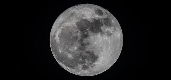 La Luna puede captar señales ocultas del Universo