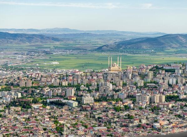 Un seísmo de magnitud 7,4 sacude varias ciudades del sur de Turquía