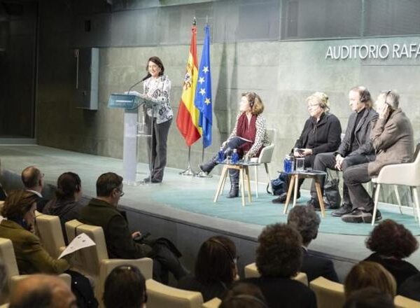 Tres premios Nobel de la Paz debaten el pasado, presente y futuro del conflicto en Ucrania