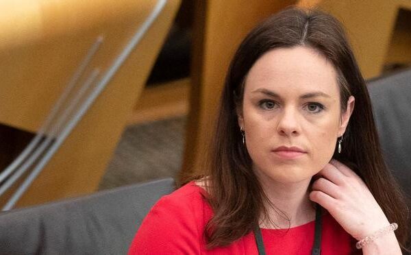 Tres candidatos se disputan la sucesión de Nicola Sturgeon al frente del gobierno de Escocia