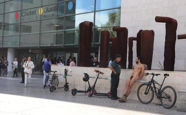 El “naturalista de los juzgados” podrá seguir yendo desnudo por las calles de Aldaia, municipio de Valencia