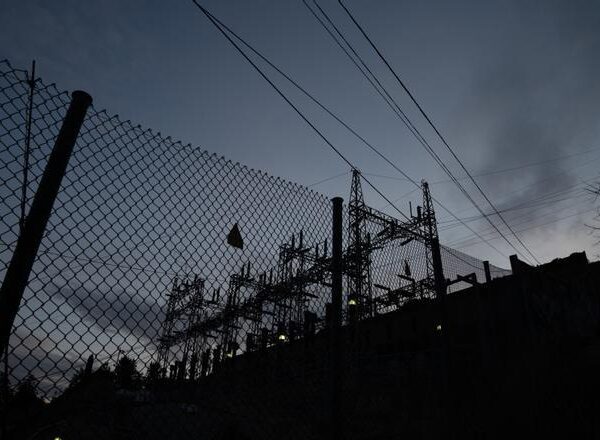 El precio de la luz subirá un 3,45% este martes y se situará en 136,63 euros/MWh