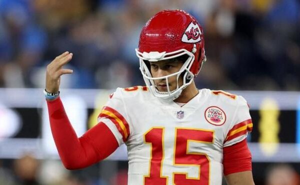 Mahomes confiesa que “todos los jugadores juegan con molestias”