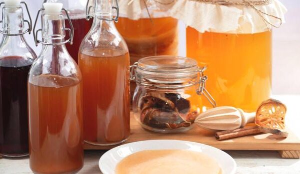 Día de la kombucha: sus beneficios y cómo prepararla en casa