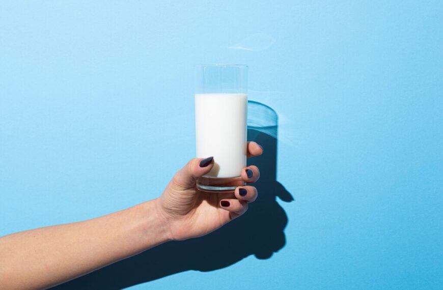 Leche antes de dormir: qué tan bueno es consumirla a esta hora y qué efectos tiene en nuestro sueño y cuerpo