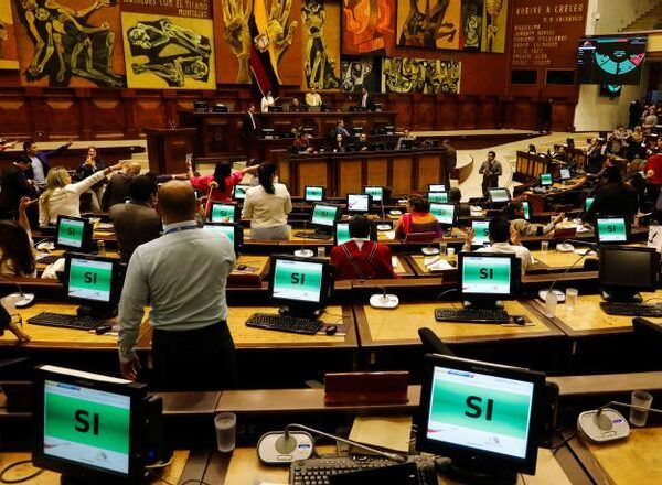 El Congreso ecuatoriano abre una puerta para destituir al presidente Lasso