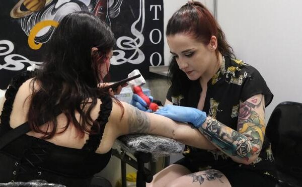 Moda en la piel: las mujeres ya se tatúan tanto como los hombres