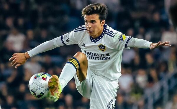 Riqui Puig, nombrado jugador franquicia de los Ángeles Galaxy
